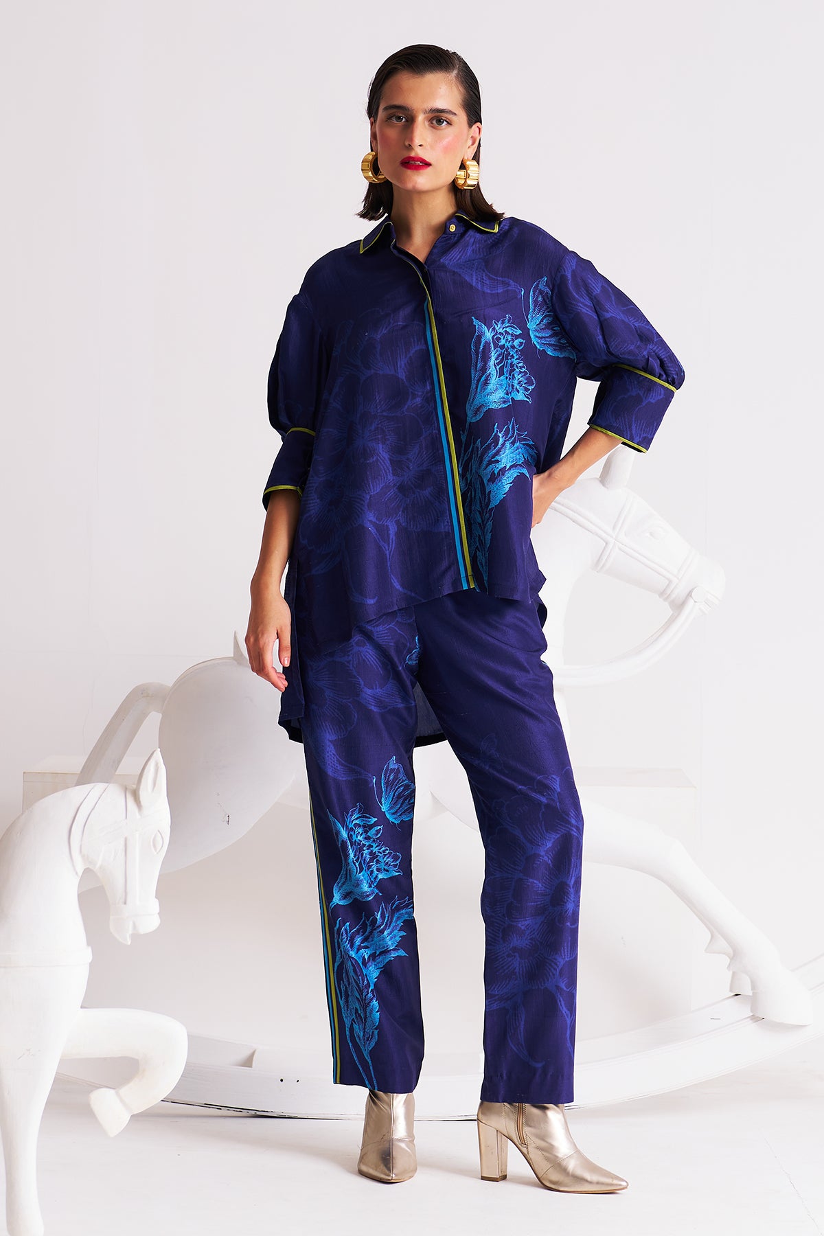Box yoke pleated shirt