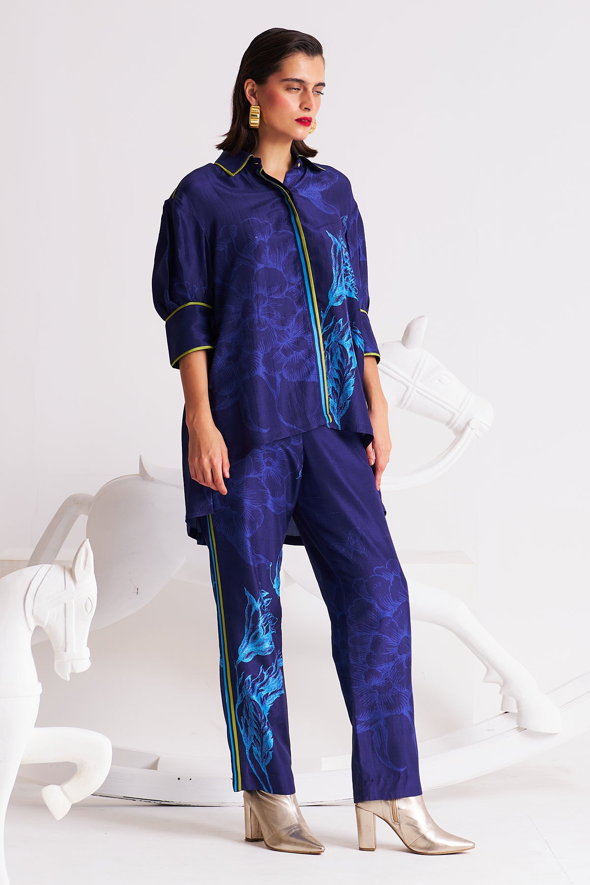 Box yoke pleated shirt