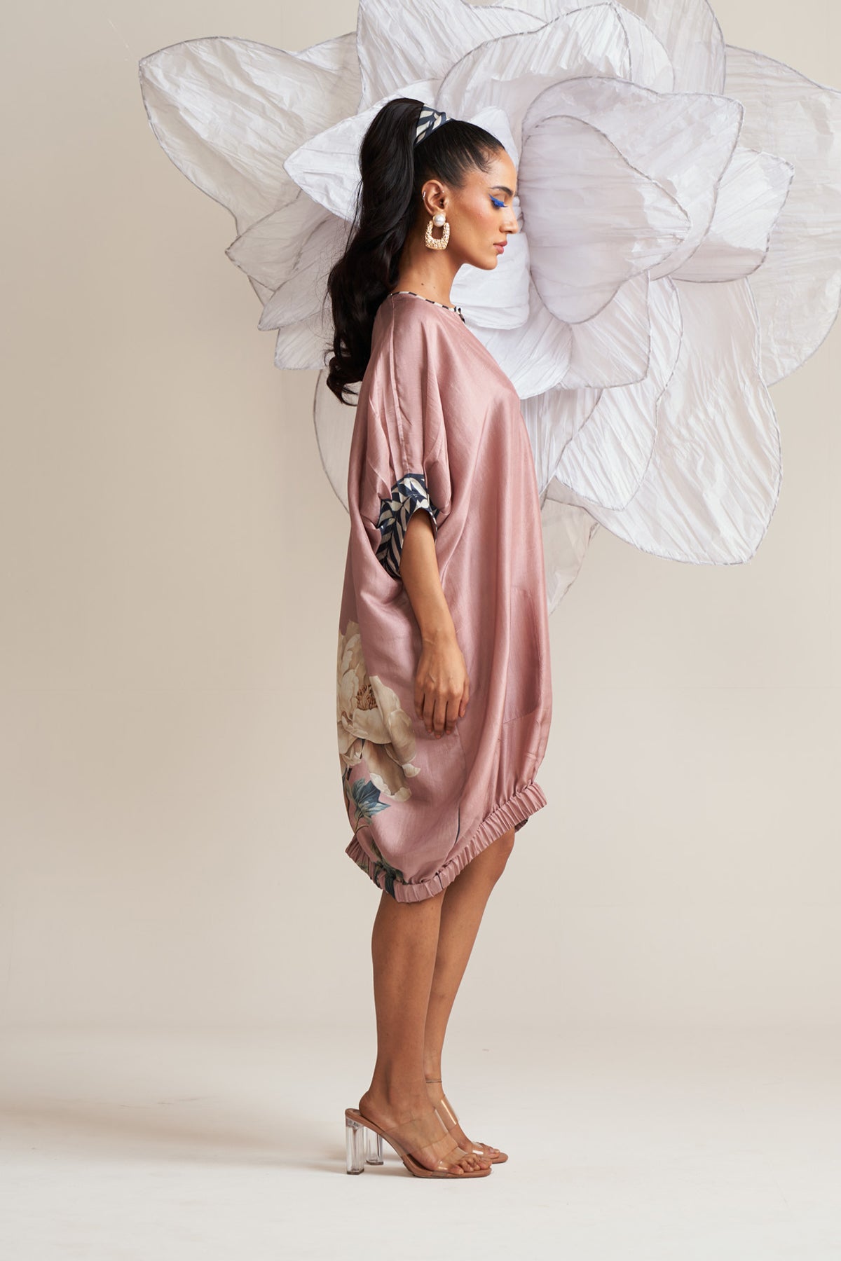 Dress with elasticated hem