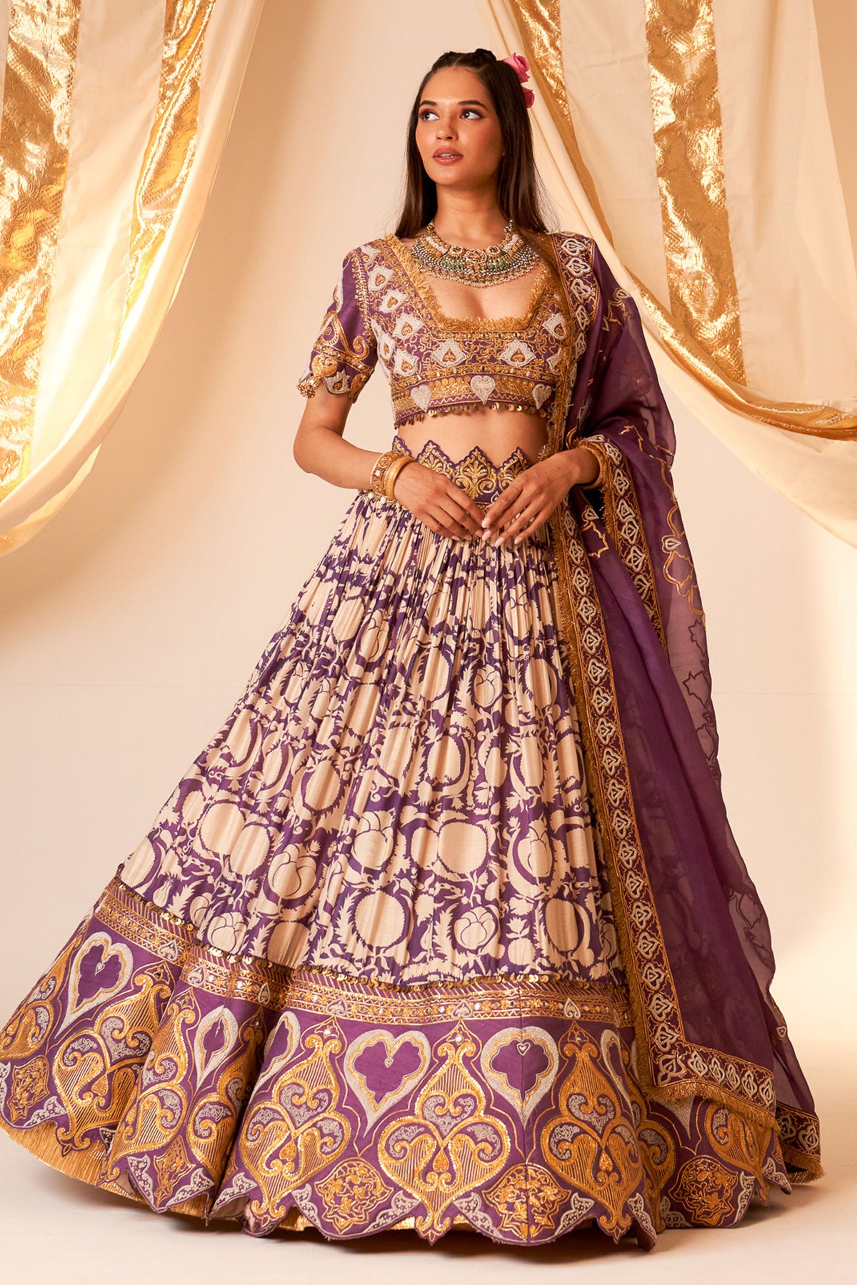 Border lehenga