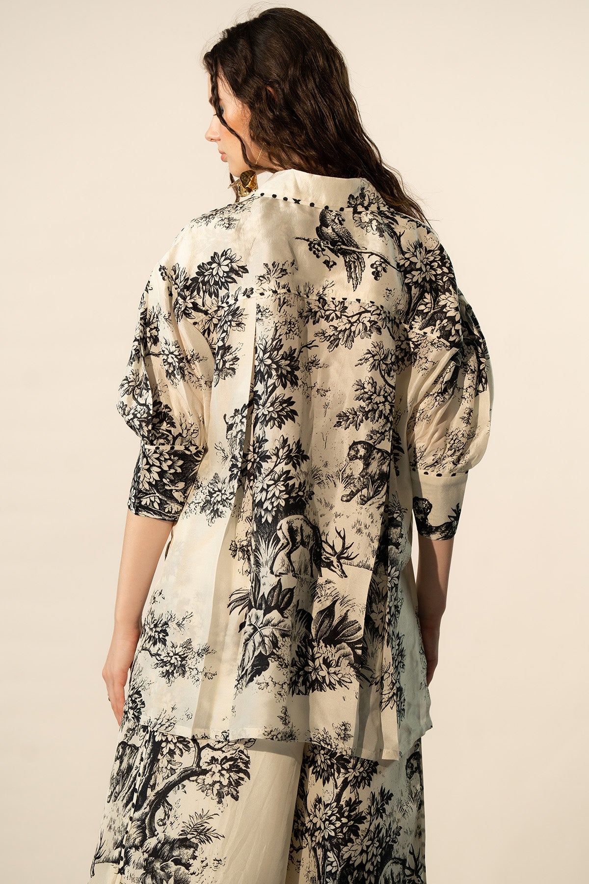 BOXY YOKE PLEATED SHIRT