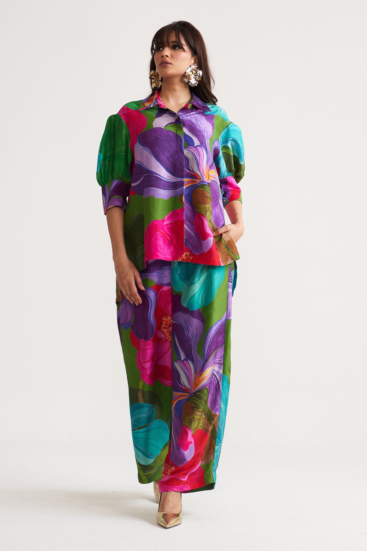 Box yoke pleated shirt