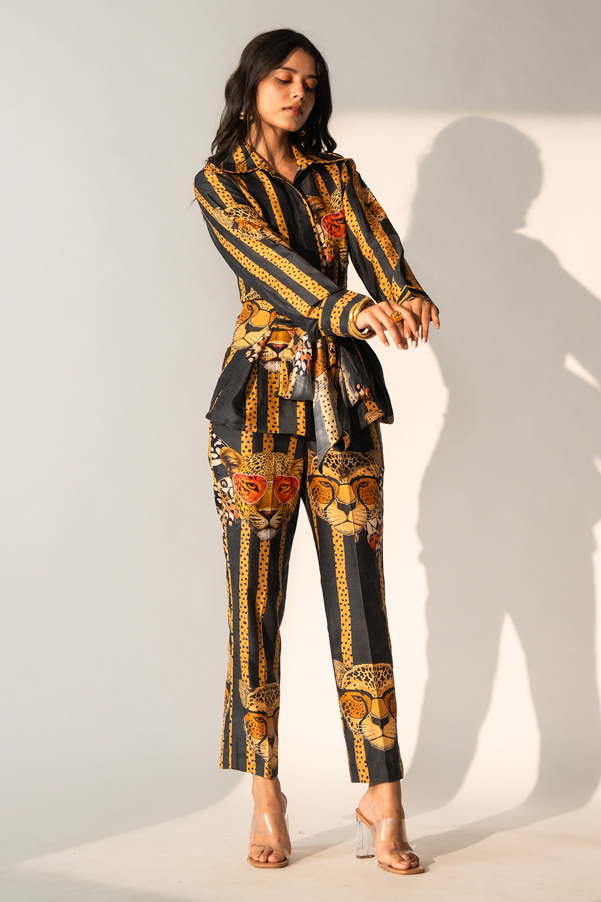FRONT TIE UP SHIRT AND NARROW PANTS