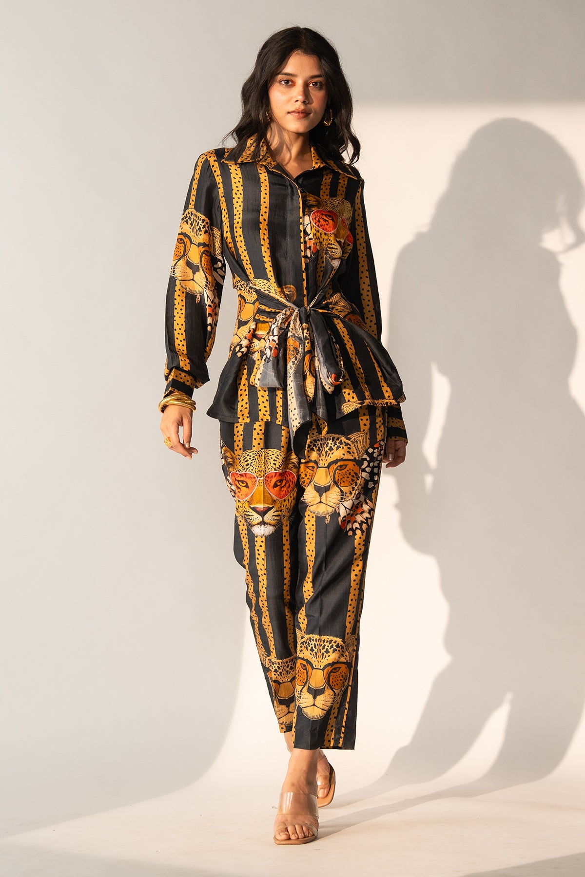FRONT TIE UP SHIRT AND NARROW PANTS