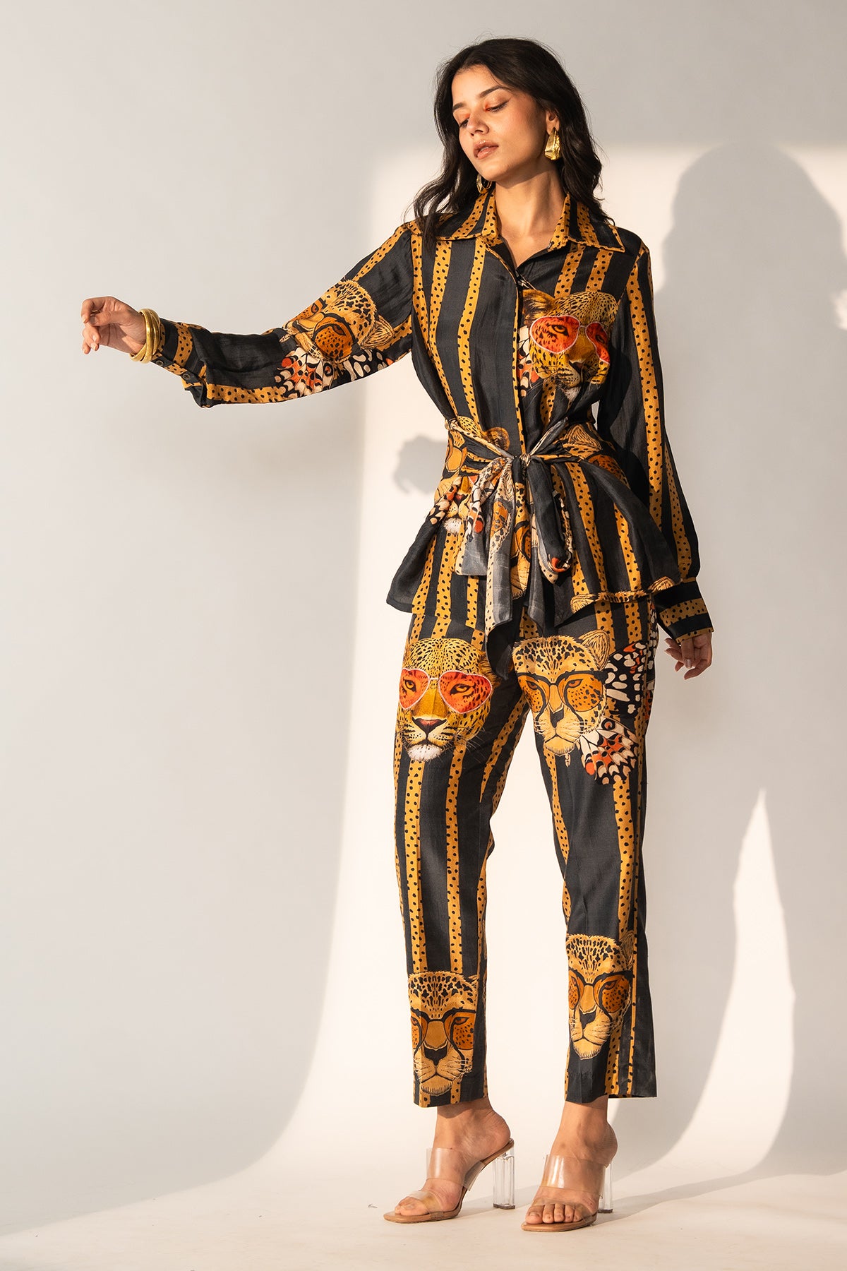 FRONT TIE UP SHIRT AND NARROW PANTS