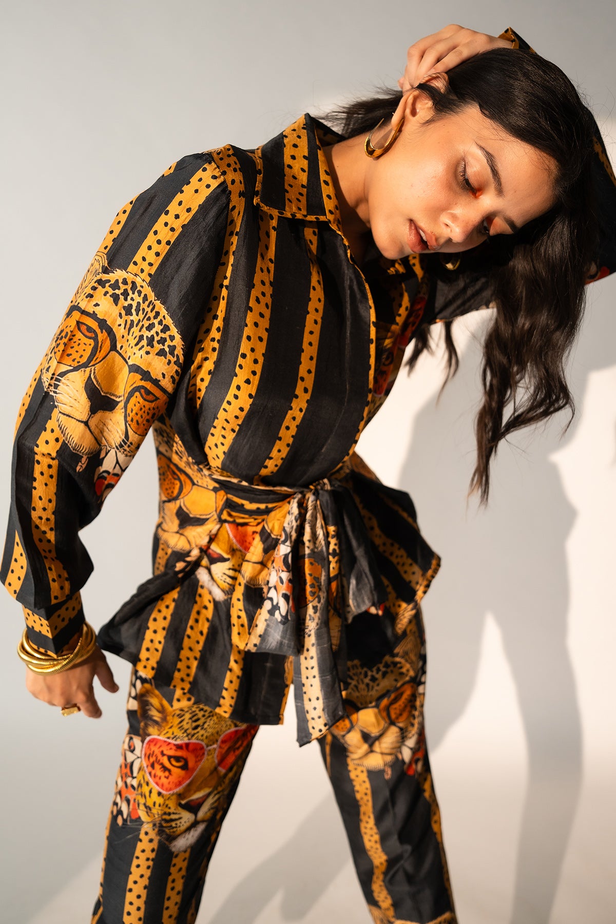 FRONT TIE UP SHIRT AND NARROW PANTS