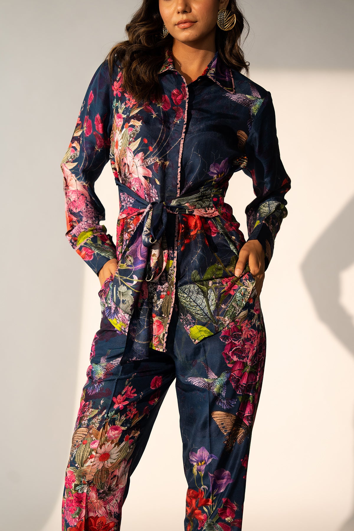 FRONT TIE UP SHIRT AND NARROW PANTS