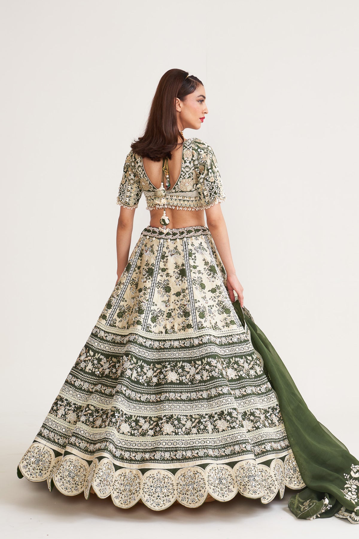 Bahar e gara parsi lehenga