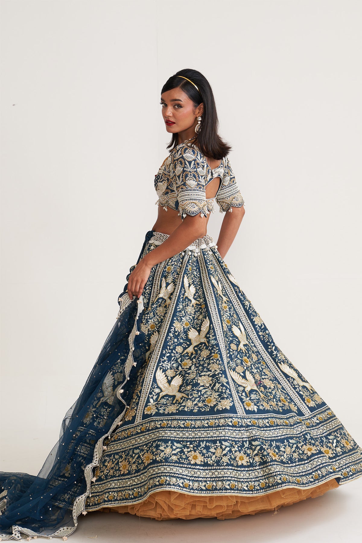Aasmani noor parsi lehenga