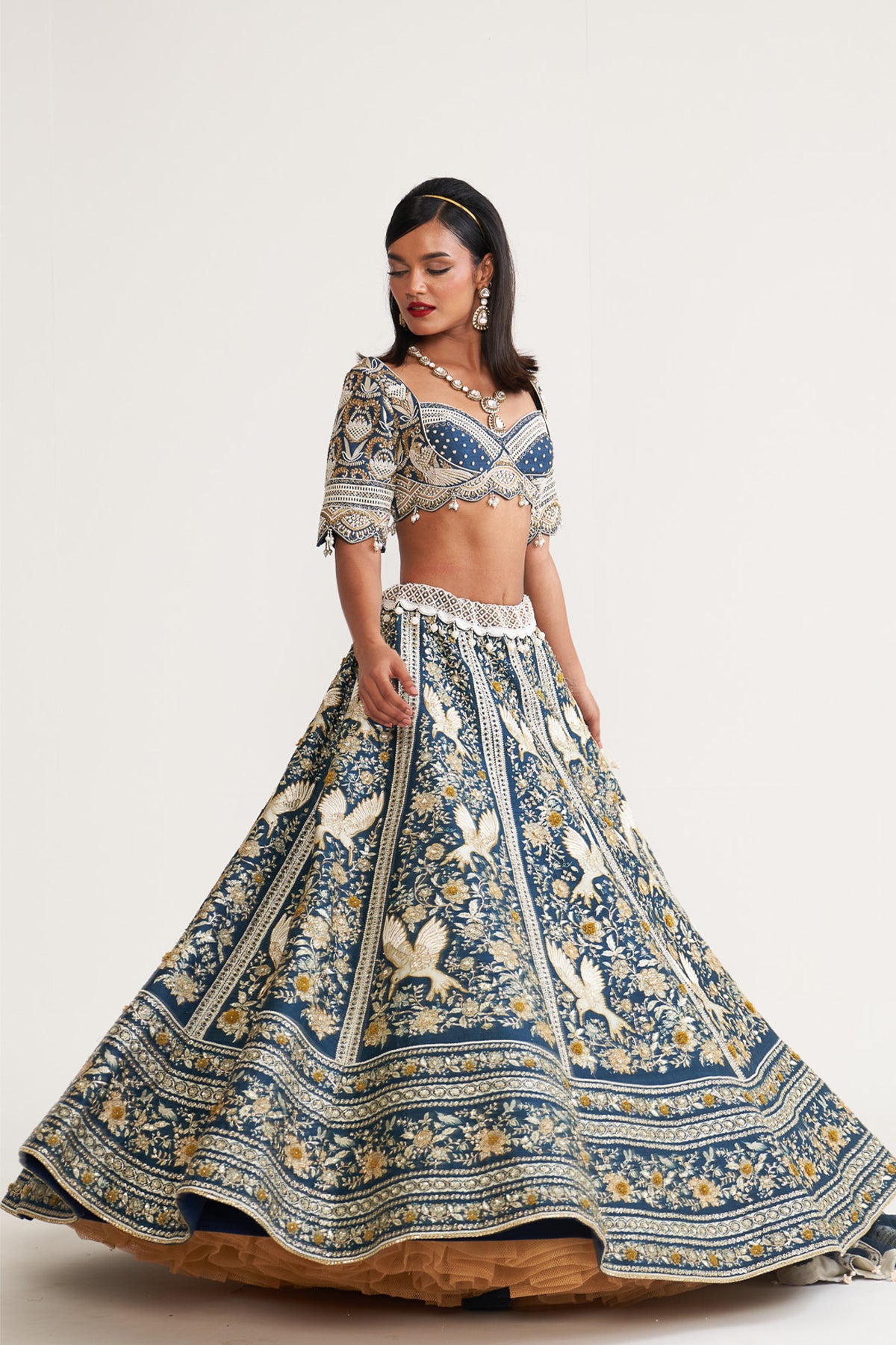 Aasmani noor parsi lehenga
