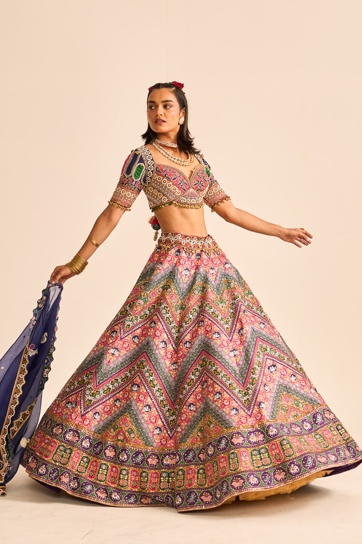 Sunehri patola lehenga