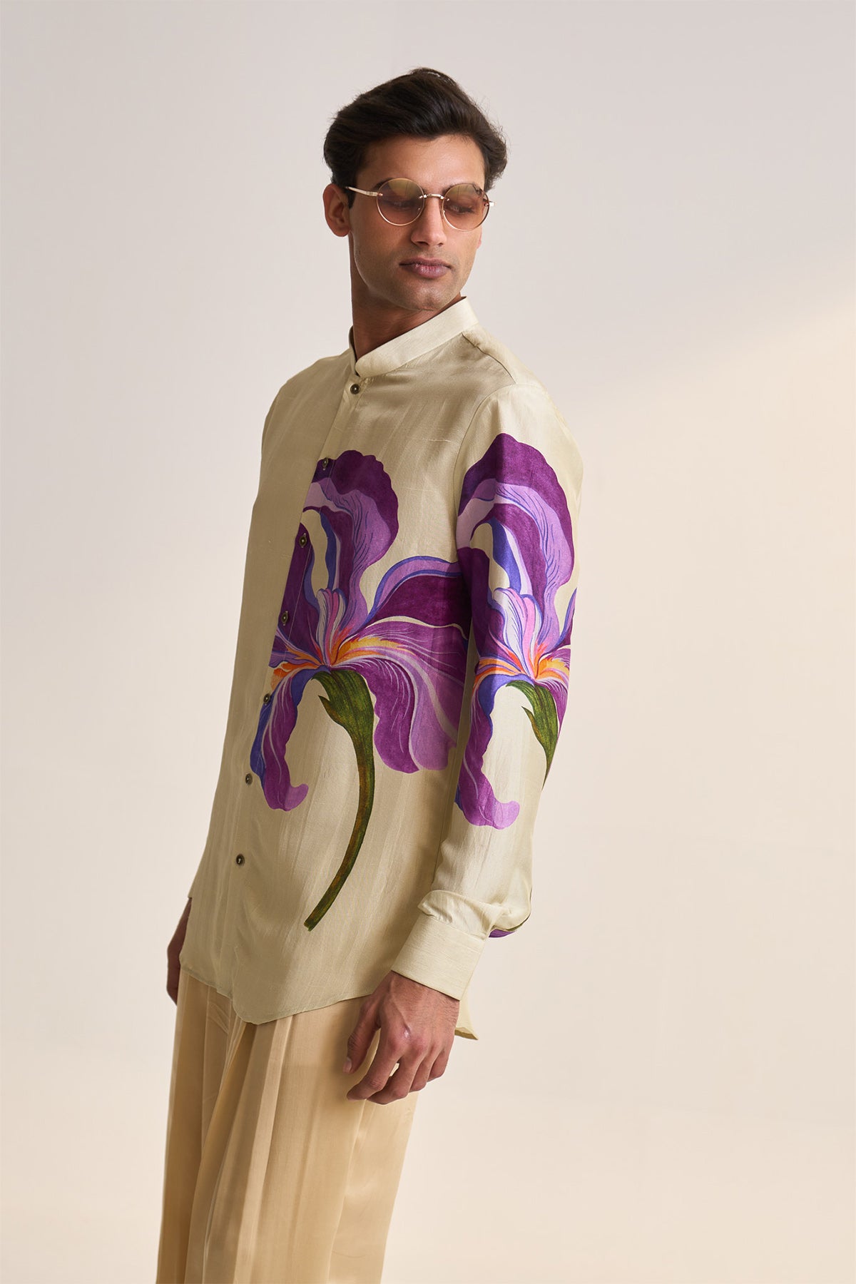 Multifloral single flower shirt