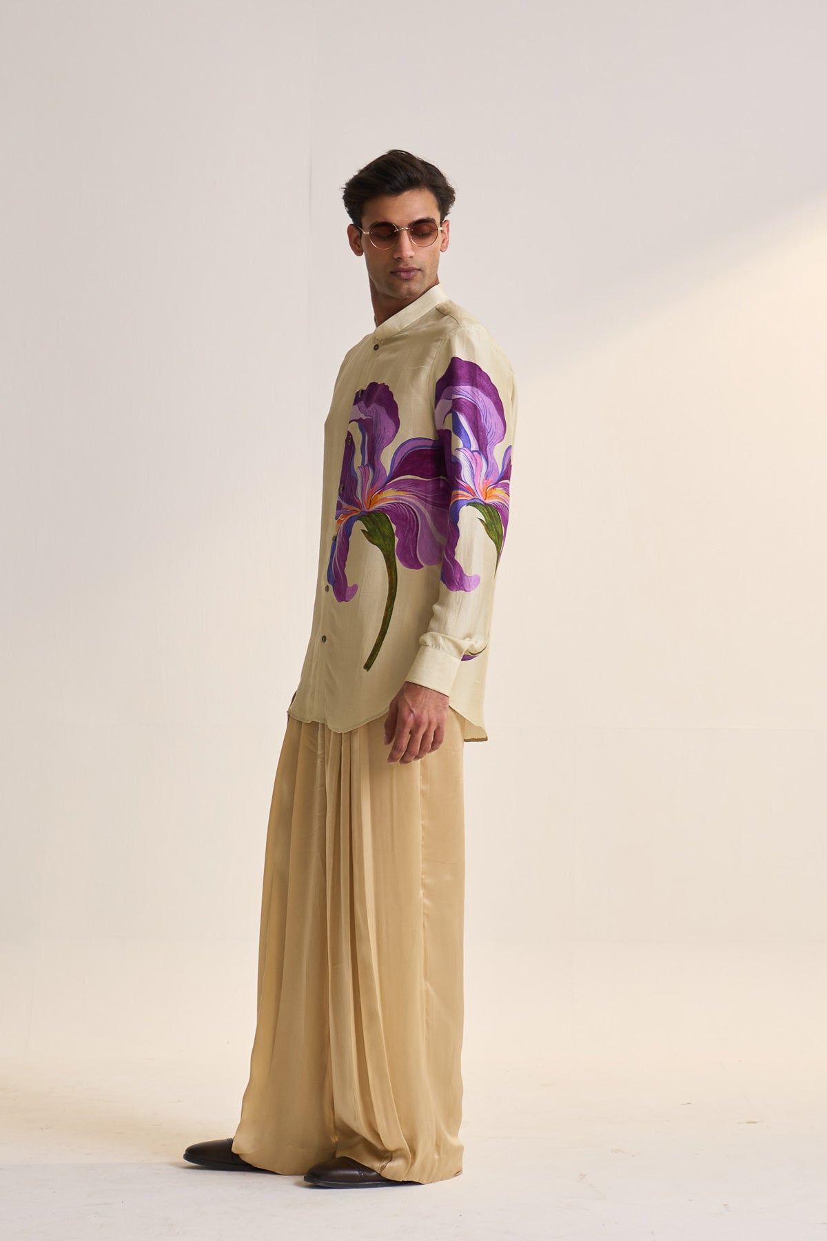 Multifloral single flower shirt