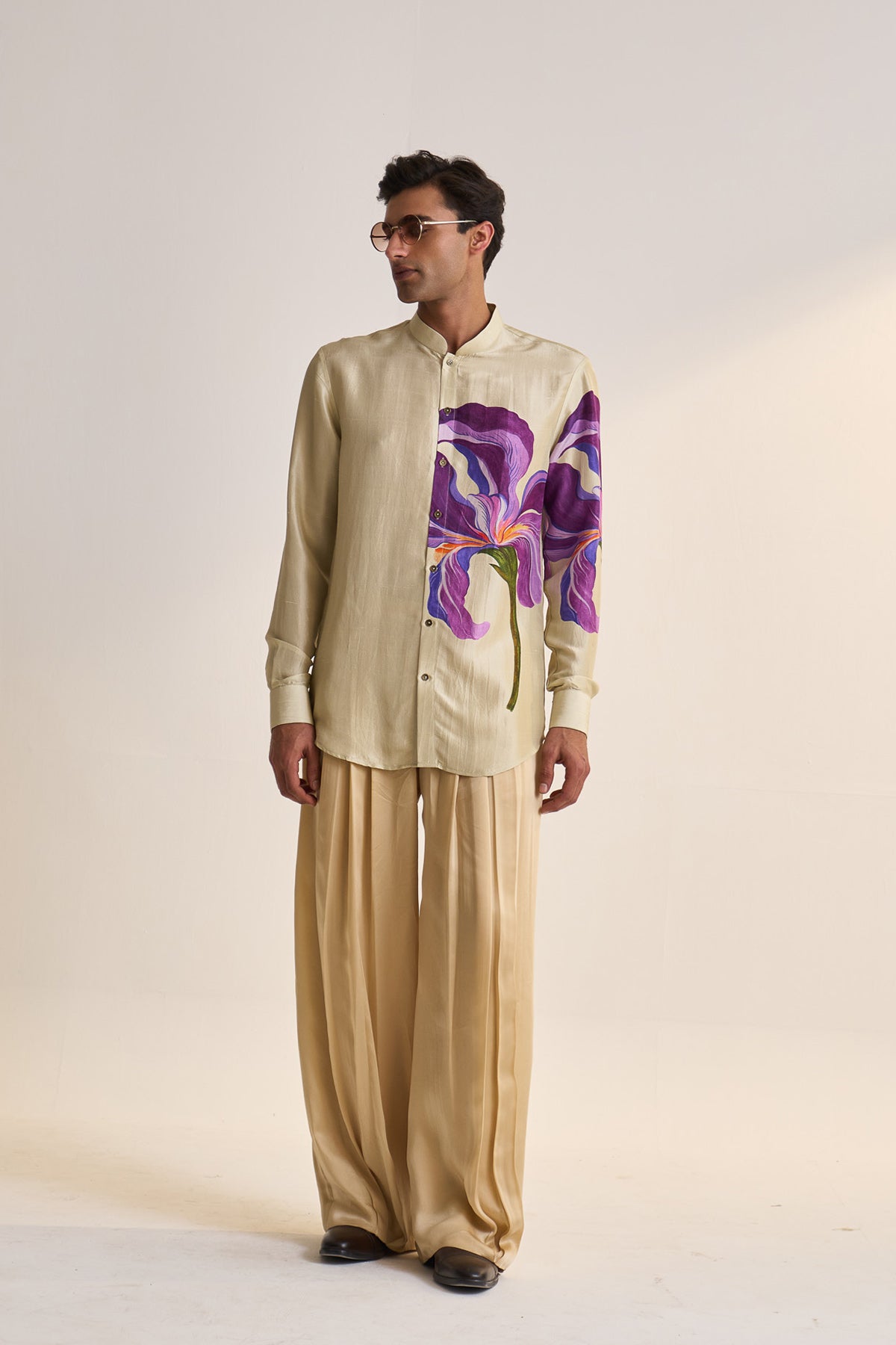 Multifloral single flower shirt