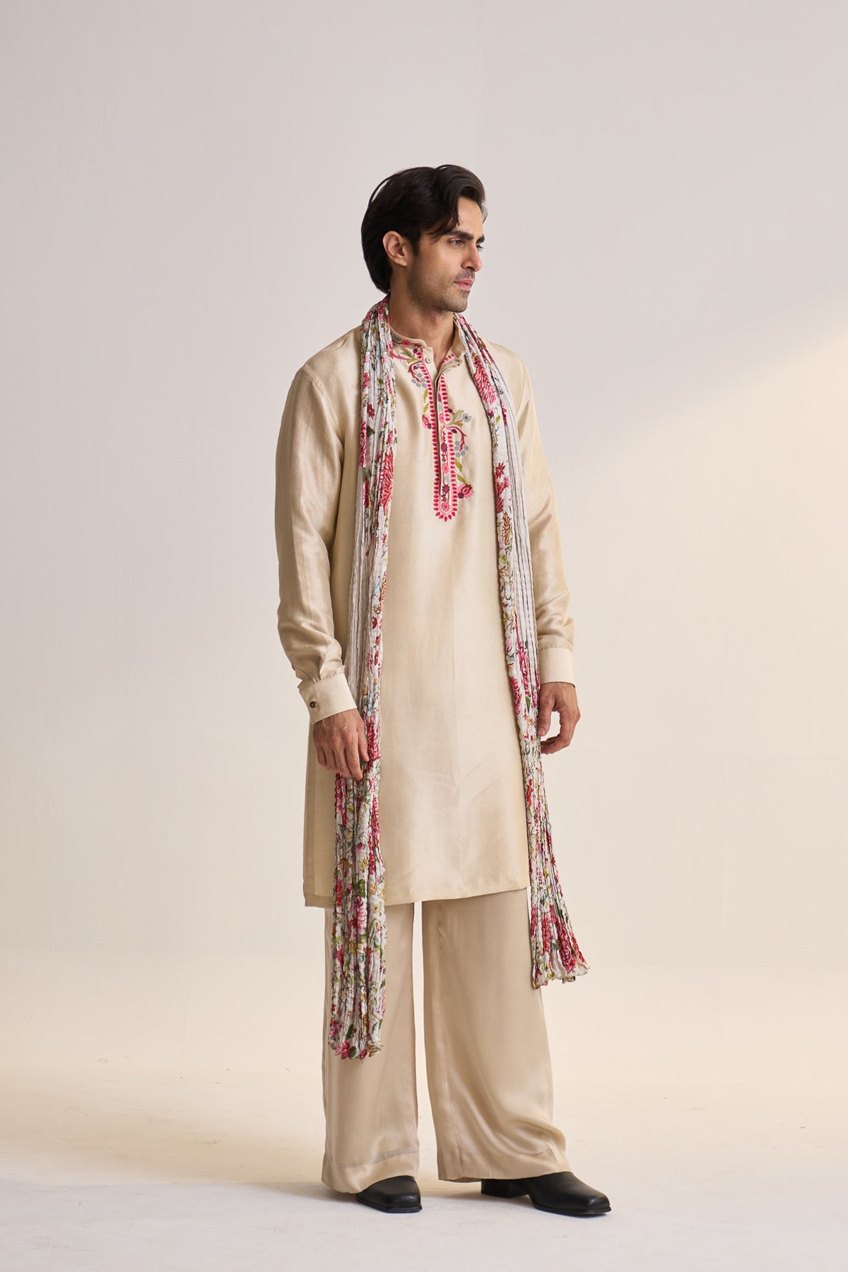 Gul bel-embroidered kurta