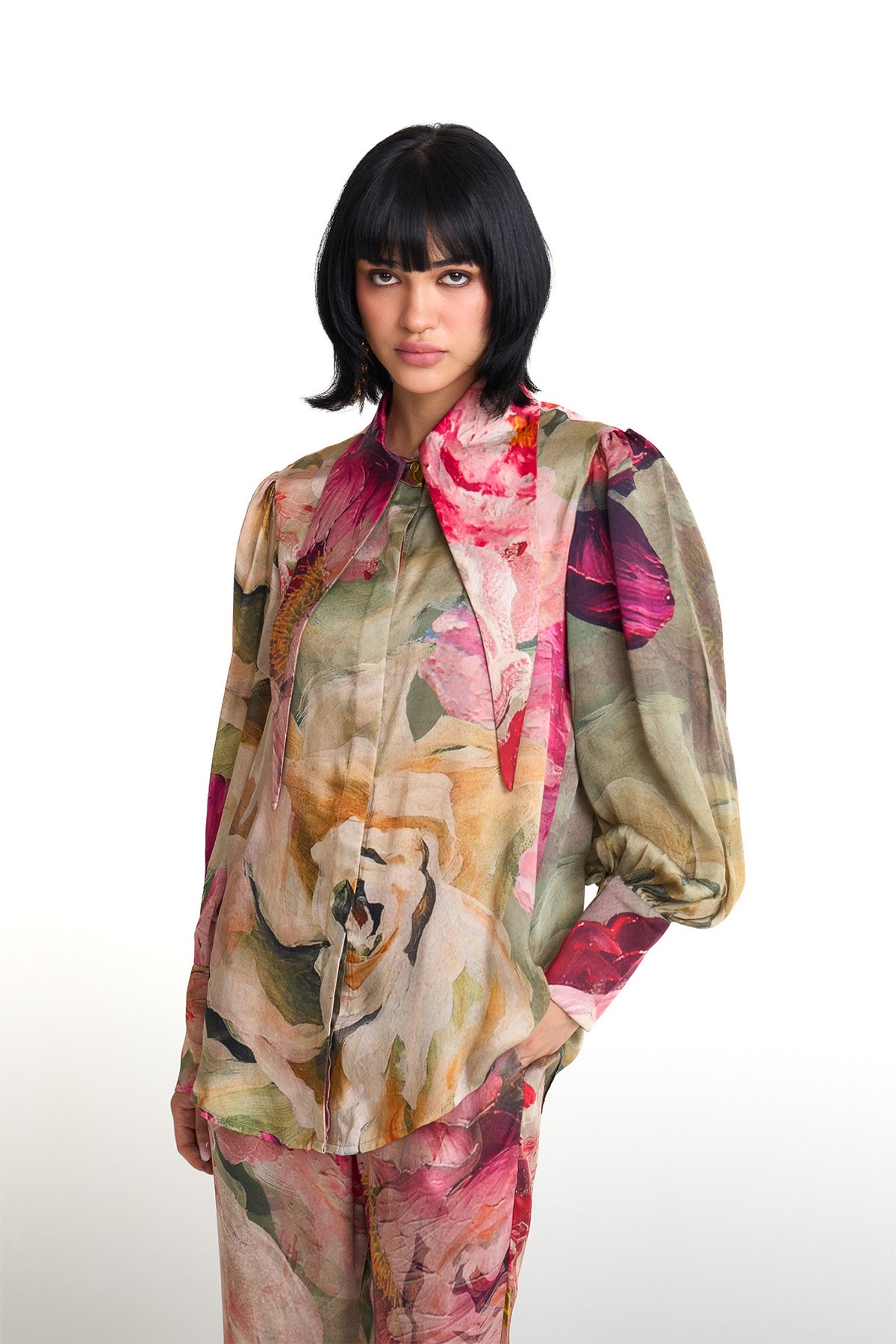 Petal story elongated collar shirt