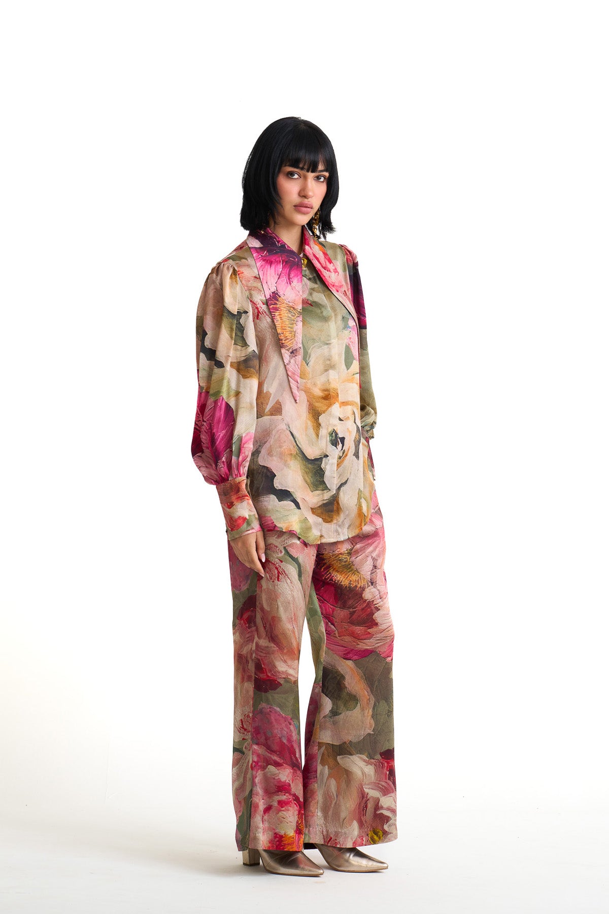 Petal story elongated collar shirt