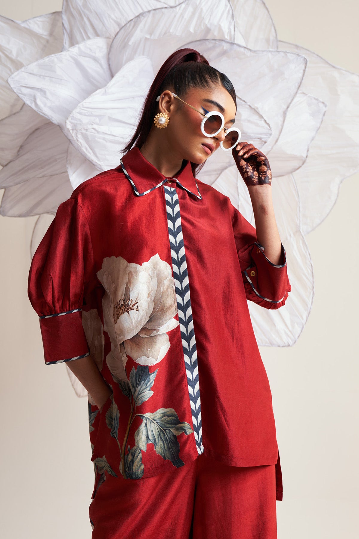 Box yoke pleated shirt